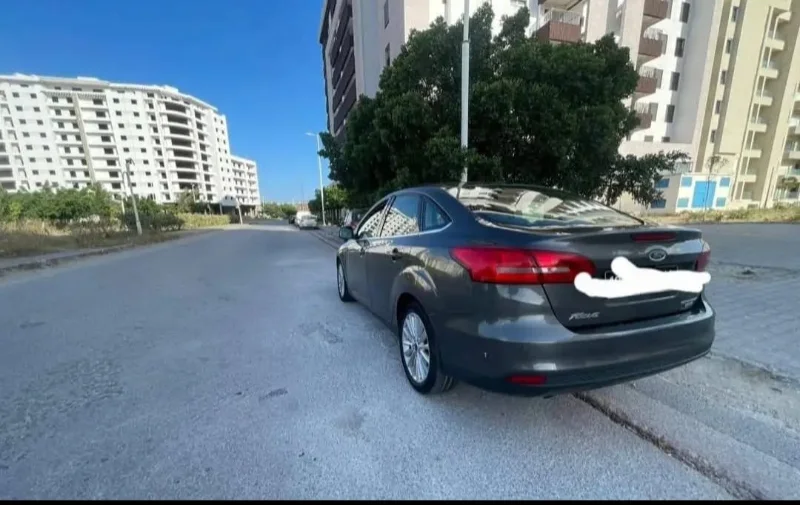 Ford FOCUS - Photo 11