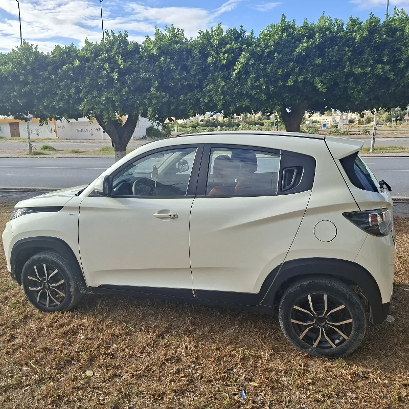 Mahindra KUV 100 - Photo 9