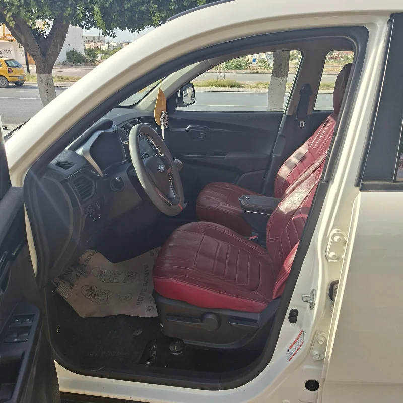 Mahindra KUV 100 - Photo 8