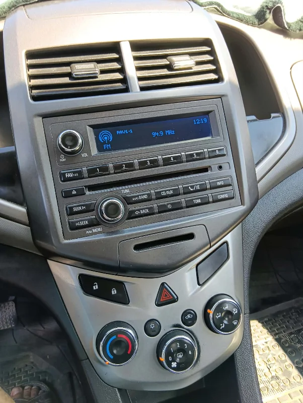 Chevrolet SONIC - Photo 2