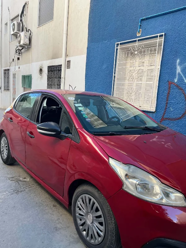Peugeot 208 - Photo 4