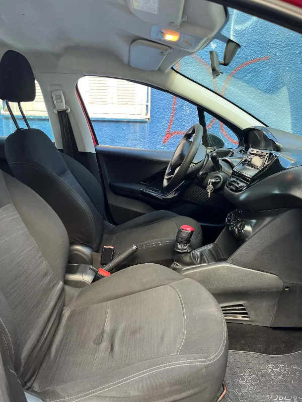 Peugeot 208 - Photo 3