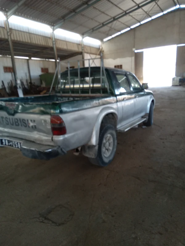 Mitsubishi L200 - Photo 4