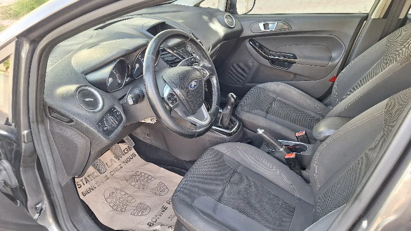 Ford FIESTA - Photo 2