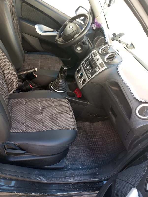Ford FIESTA - Photo 2