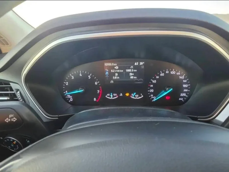 Ford FOCUS - Photo 8