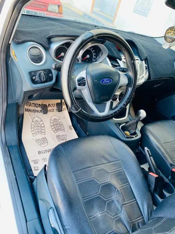 Ford FIESTA - Photo 4