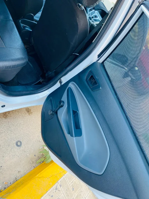 Ford FIESTA - Photo 2