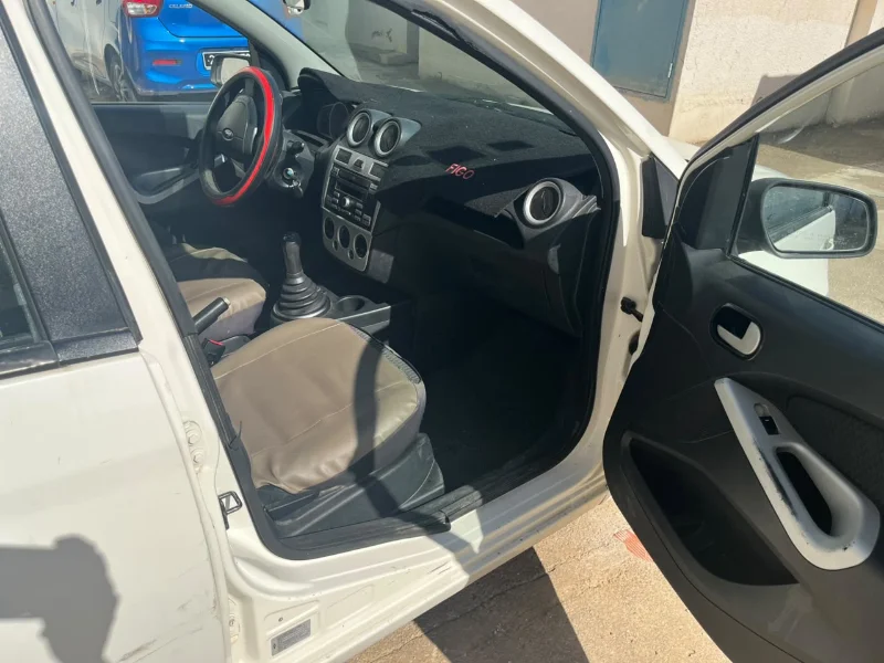 Ford FIESTA - Photo 6