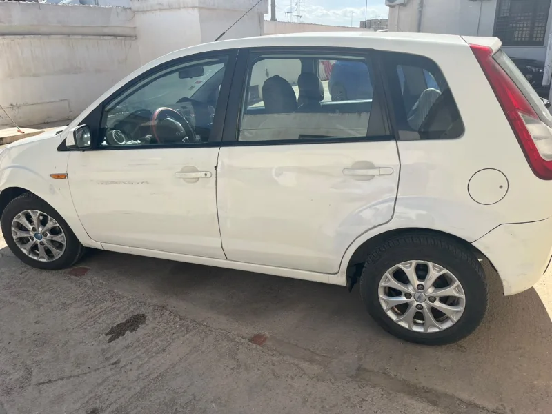 Ford FIESTA - Photo 4