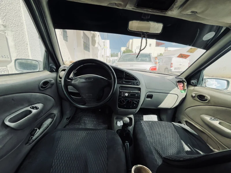 Ford FIESTA - Photo 4