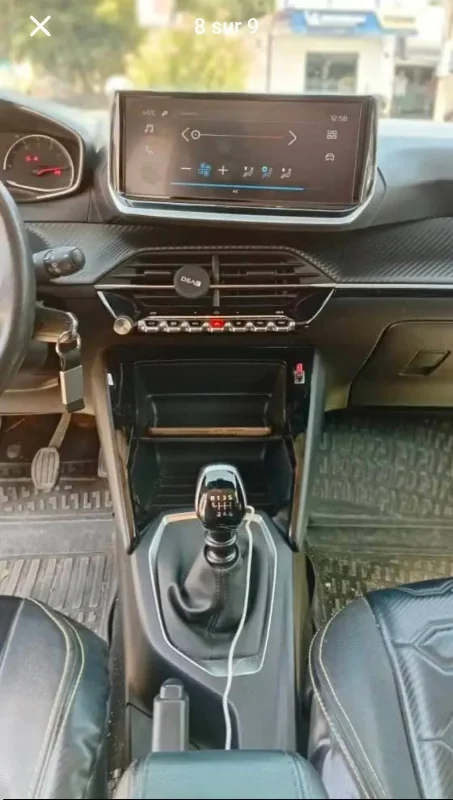 Peugeot 208 - Photo 2