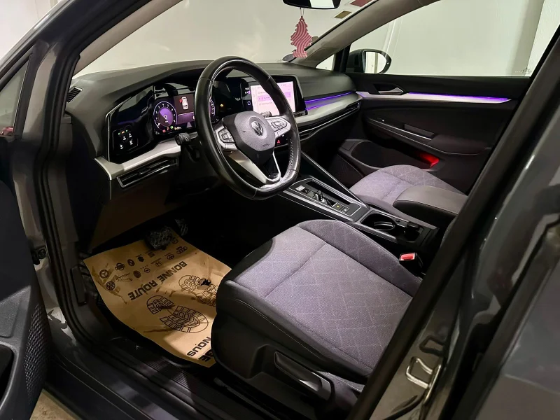 Volkswagen Golf 8 - Photo 11