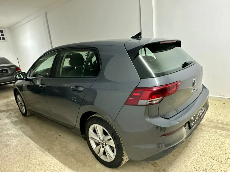 Volkswagen Golf 8 - Photo 3