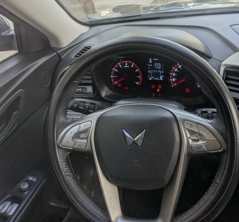 Mahindra XUV 300 - Photo 2