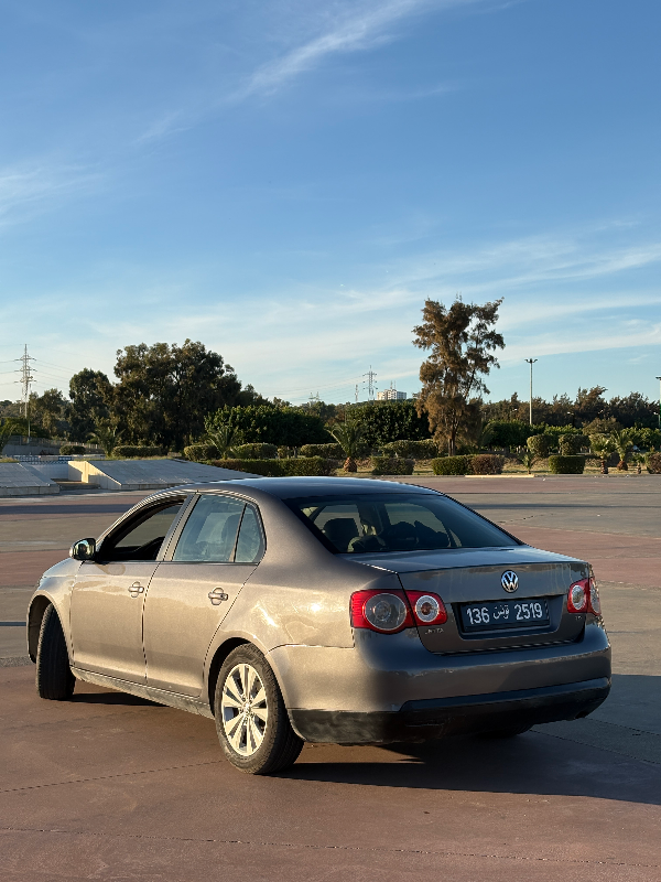 Volkswagen Jetta - Photo 8