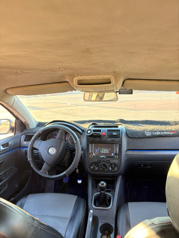 Volkswagen Jetta - Photo 6