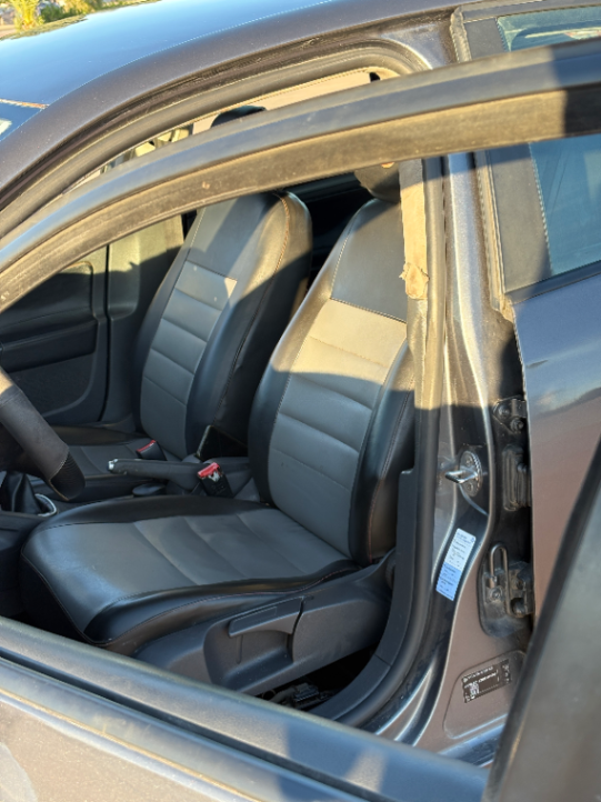 Volkswagen Jetta - Photo 4