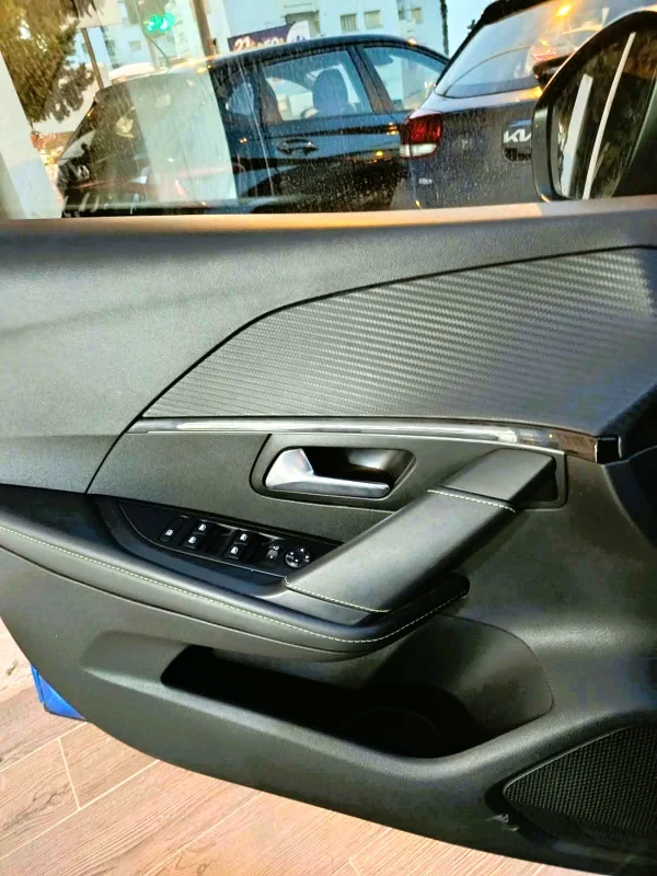 Peugeot 208 - Photo 17