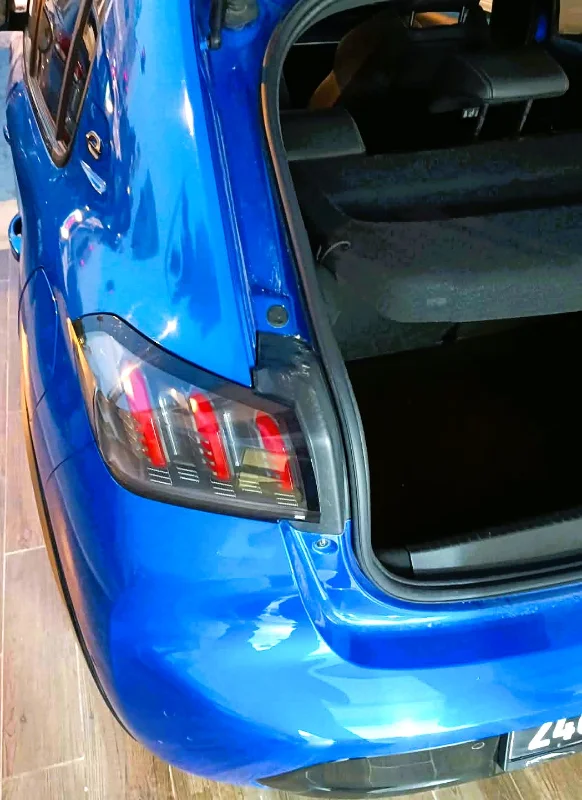 Peugeot 208 - Photo 11