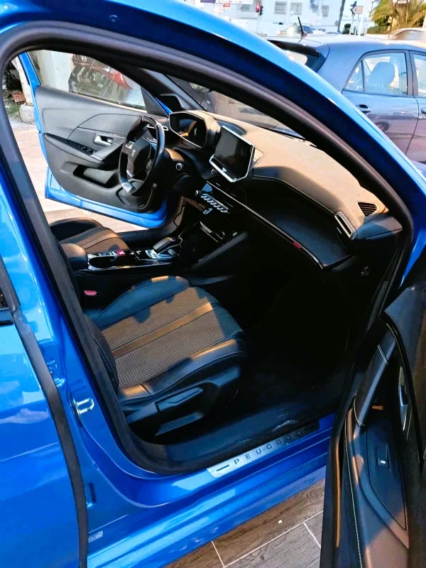 Peugeot 208 - Photo 10
