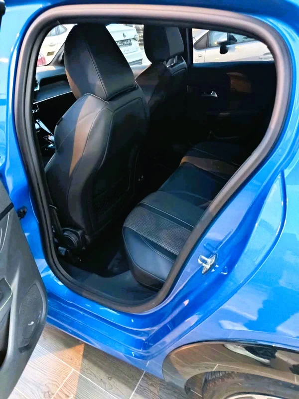 Peugeot 208 - Photo 9