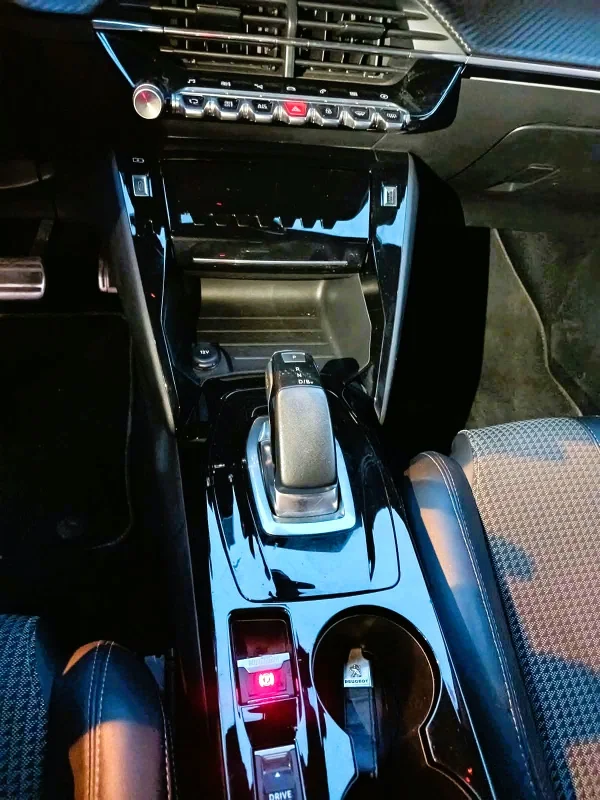 Peugeot 208 - Photo 4