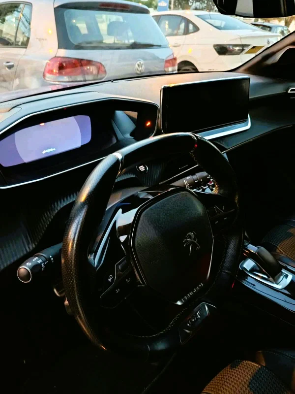 Peugeot 208 - Photo 3