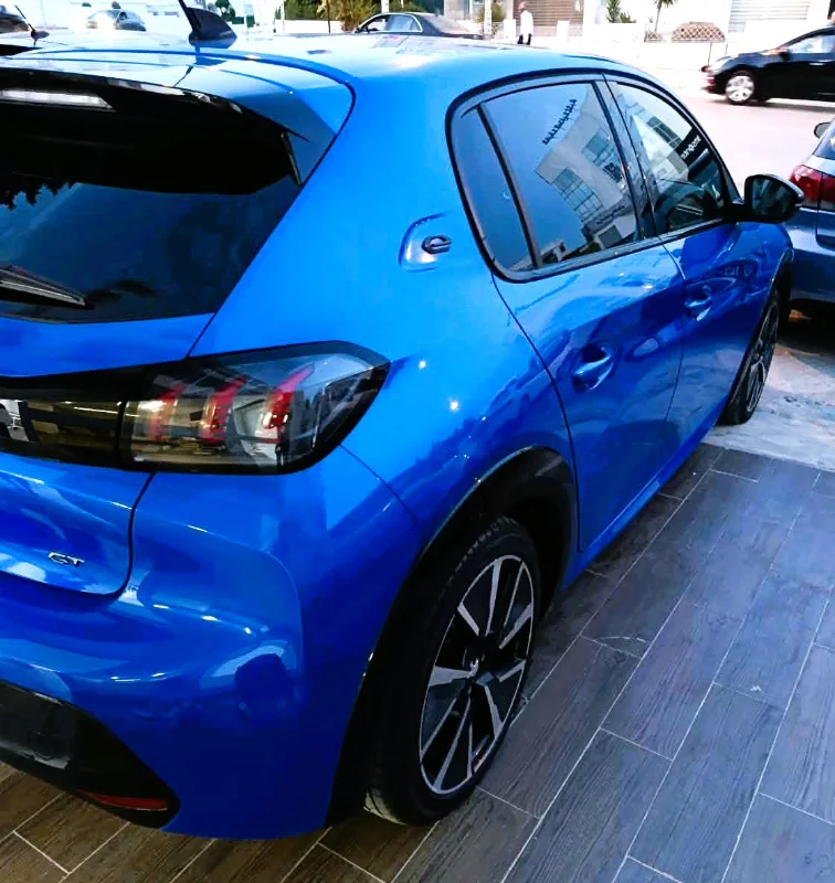 Peugeot 208 - Photo 2