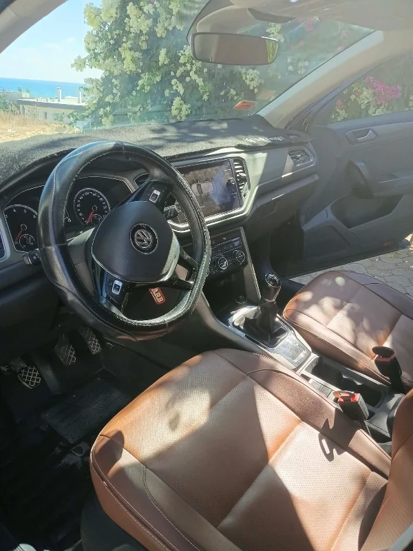 Volkswagen T-Roc - Photo 4