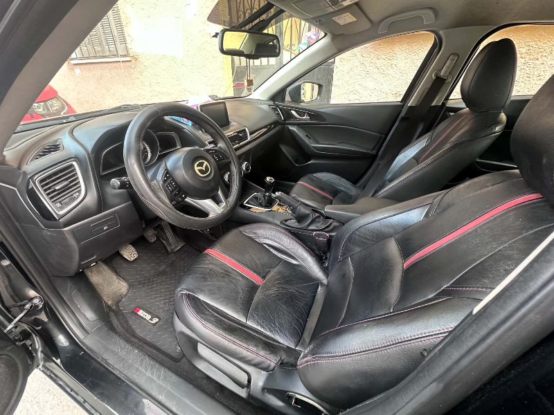 Mazda MAZDA3 - Photo 2