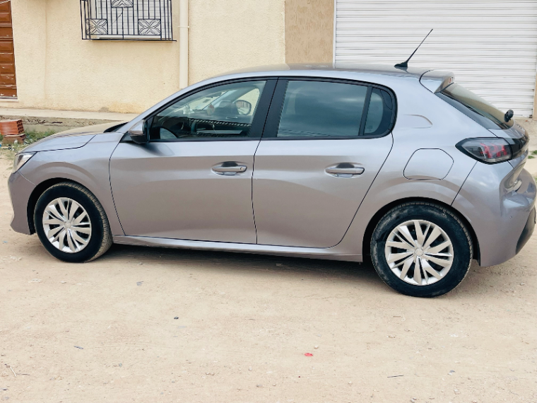 Peugeot 208 - Photo 8