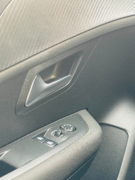 Peugeot 208 - Photo 2