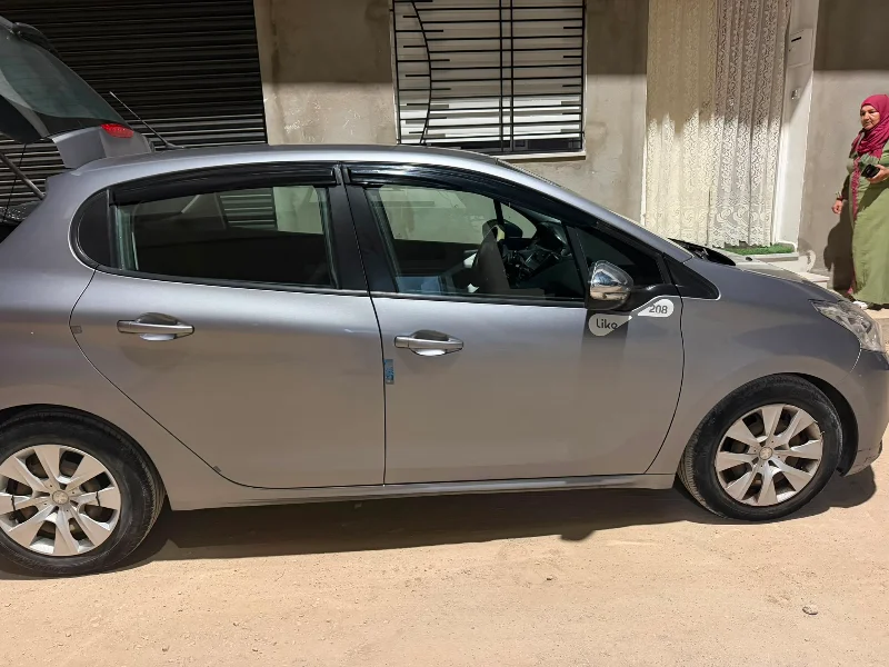 Peugeot 208 - Photo 2
