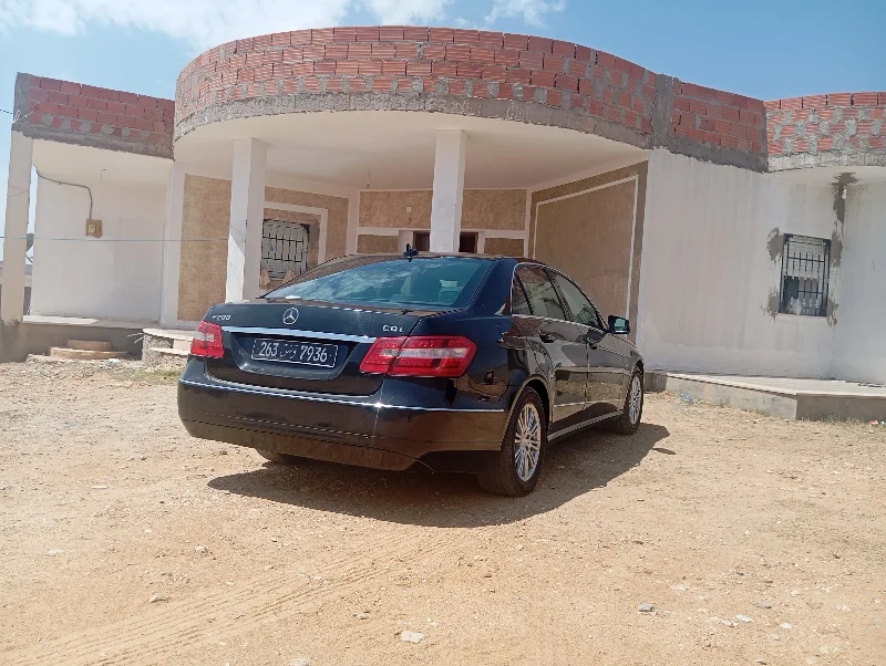 Mercedes 200 - Photo 2