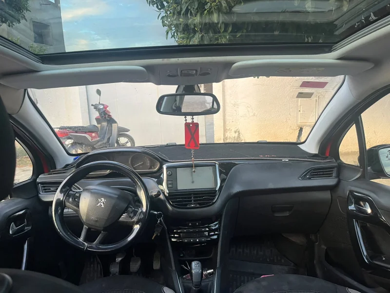 Peugeot 208 - Photo 8