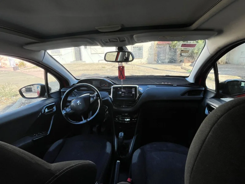 Peugeot 208 - Photo 5