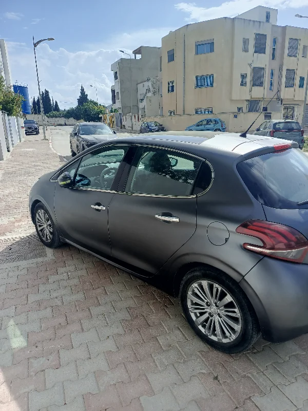 Peugeot 208 - Photo 6