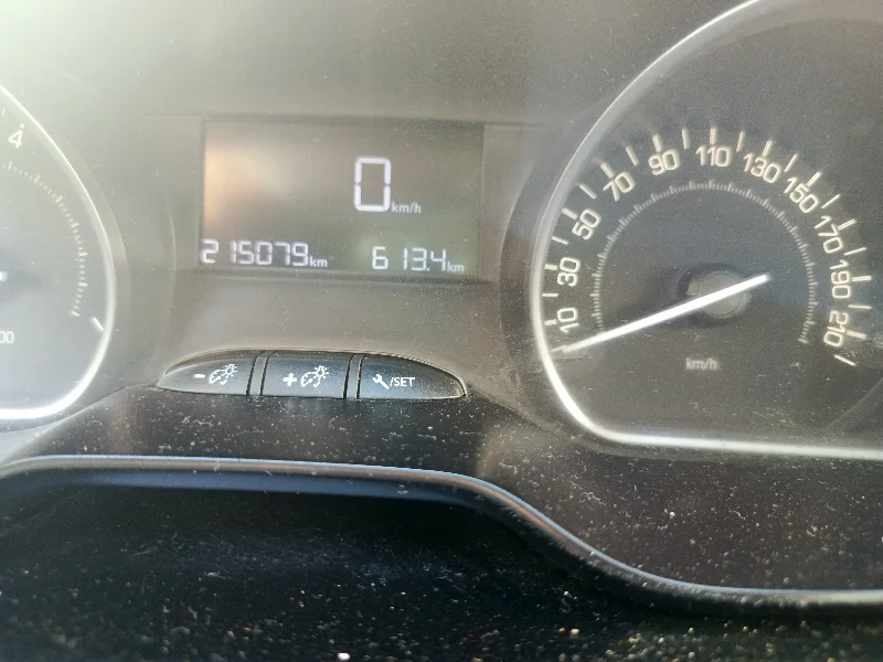 Peugeot 208 - Photo 3