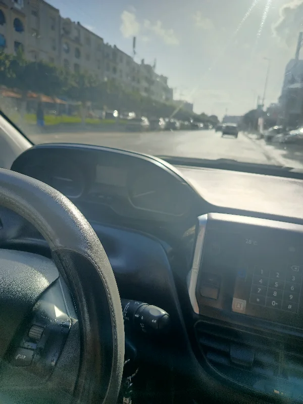 Peugeot 208 - Photo 2