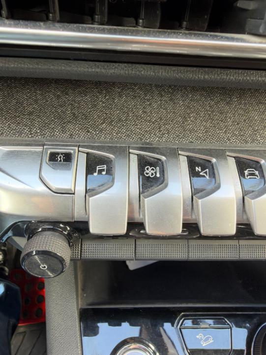 Peugeot 3008 - Photo 2