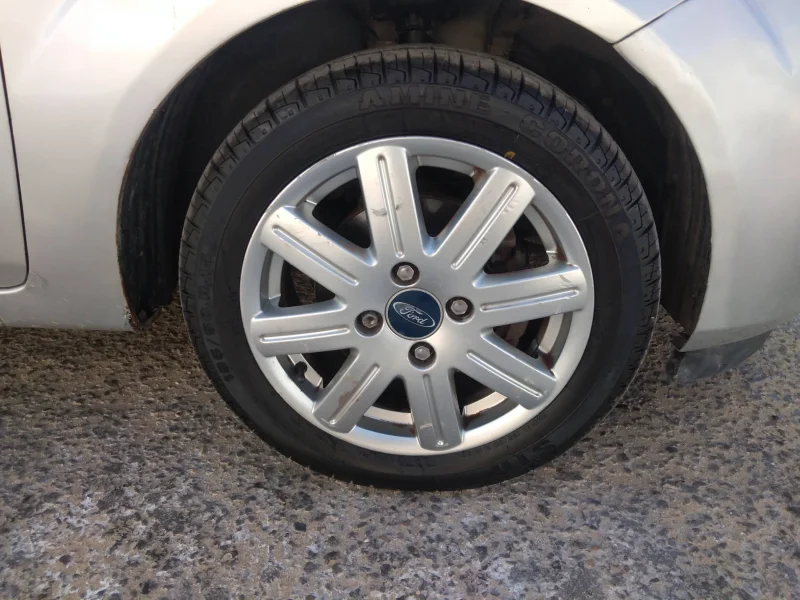 Ford FIESTA - Photo 4