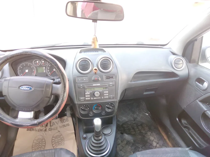 Ford FIESTA - Photo 2