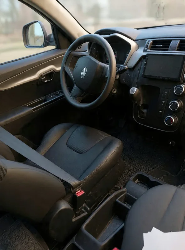 Mahindra KUV 100 - Photo 3