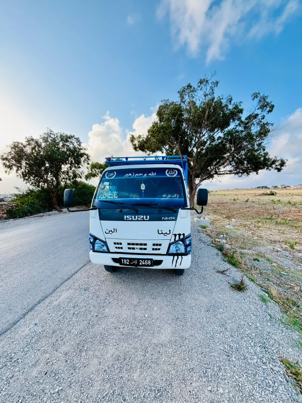 Isuzu AUTRE - Photo 3