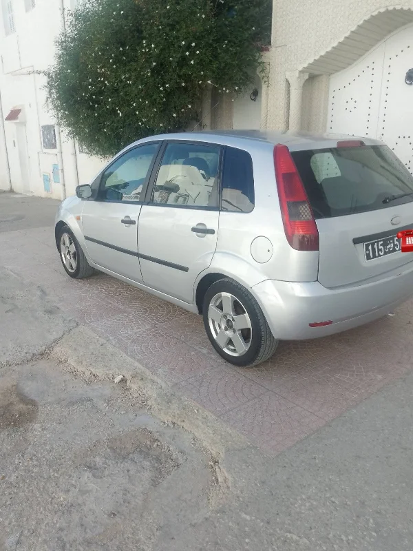 Ford FIESTA - Photo 10