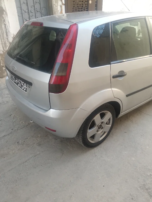 Ford FIESTA - Photo 5