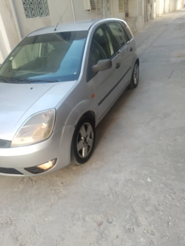 Ford FIESTA - Photo 4