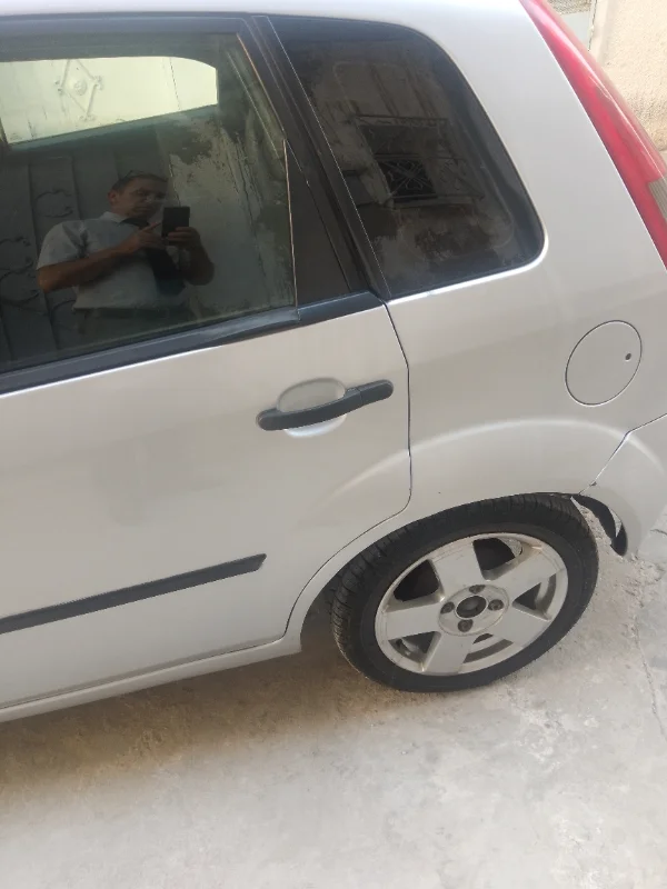 Ford FIESTA - Photo 3