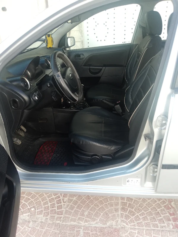 Ford FIESTA - Photo 2